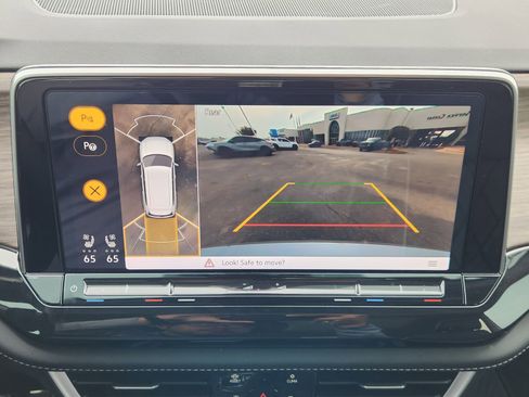 Used 2025 Volkswagen Atlas SEL Premium R-Line image 21