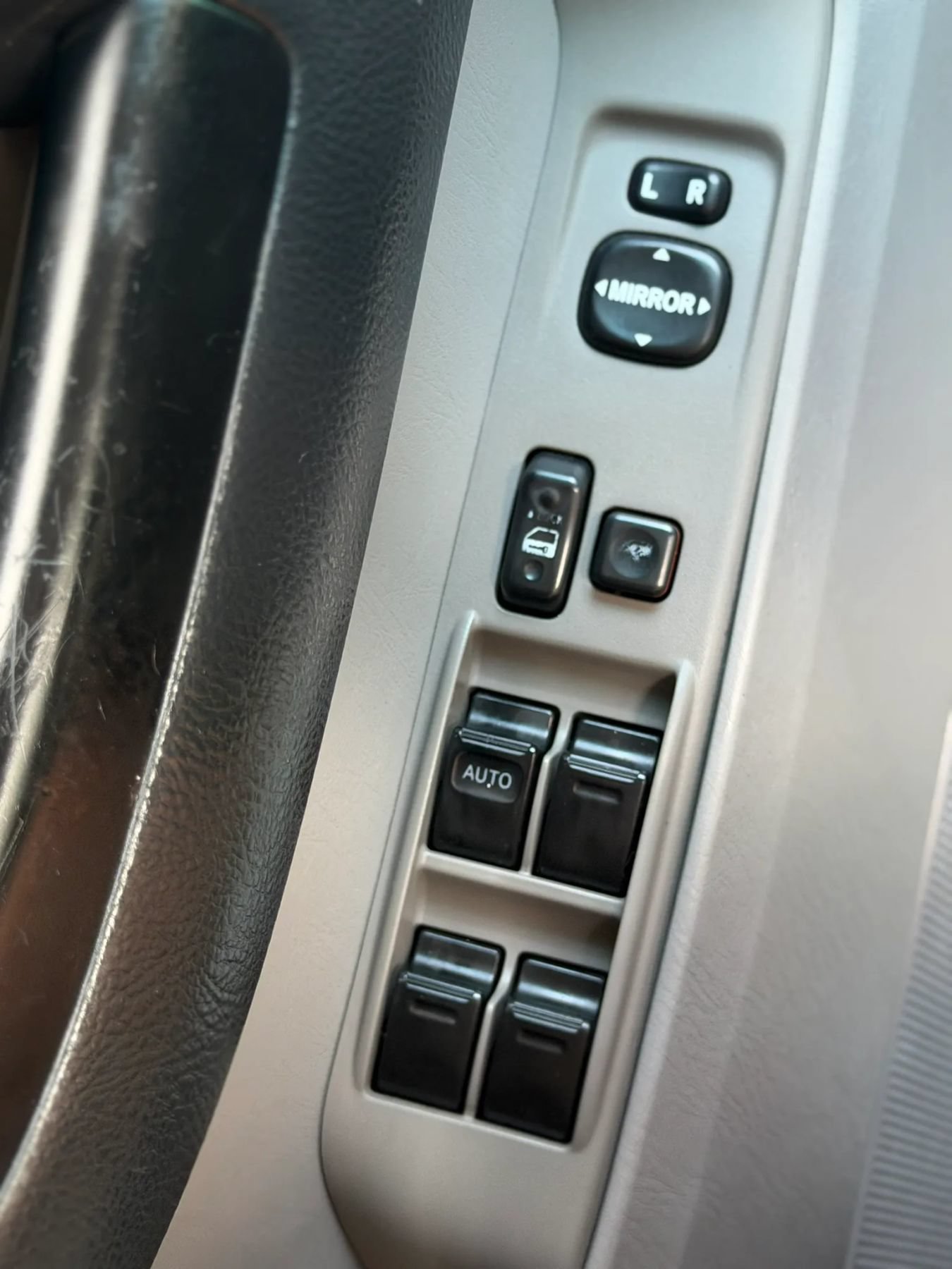 Used 2005 Toyota 4Runner SR5 RWD image 19