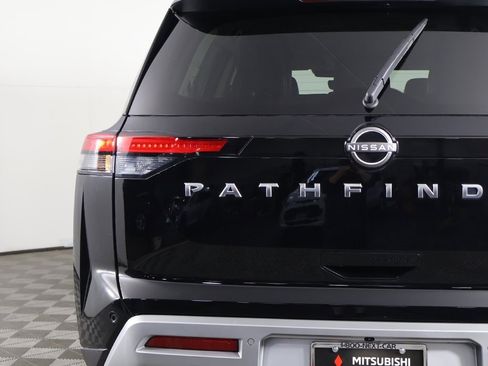 Used 2023 Nissan Pathfinder SL image 16