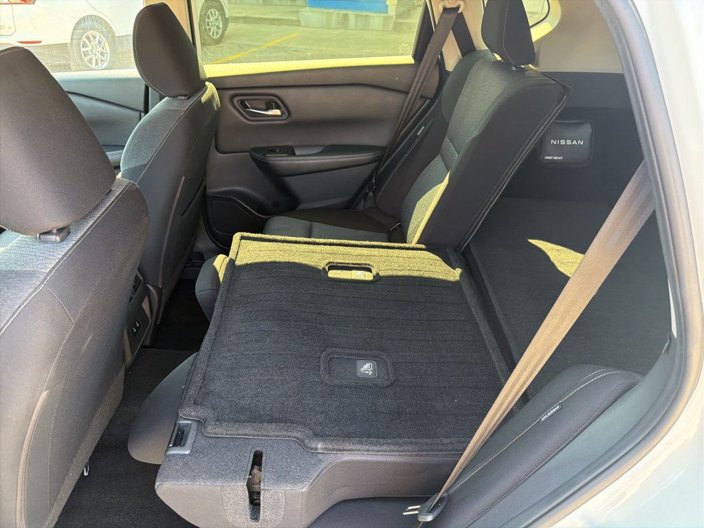 Used 2024 Nissan Rogue SV AWD/4WD image 17