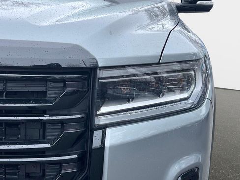 Used 2023 GMC Acadia SLT w/ Elevation Edition image 10