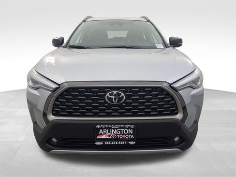 Used 2025 Toyota Corolla Cross XLE image 10