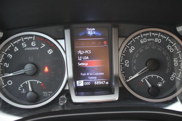 Used 2021 Toyota Tacoma SR5 AWD/4WD image 15