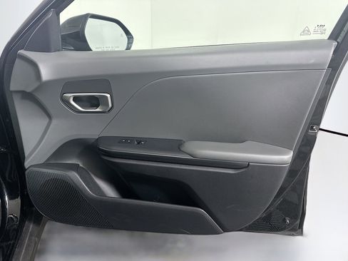 Used 2025 Kia K4 LXS image 32