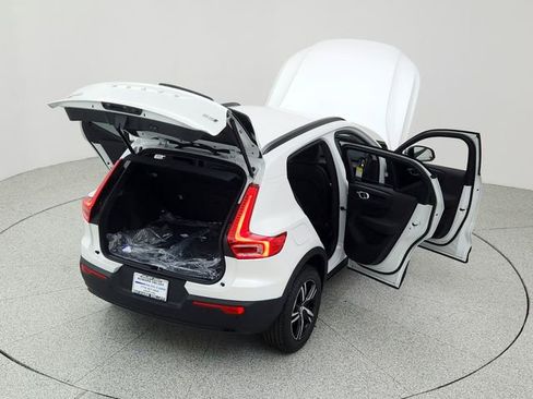 New 2026 Volvo XC40 B5 Core w/ Climate Package image 15