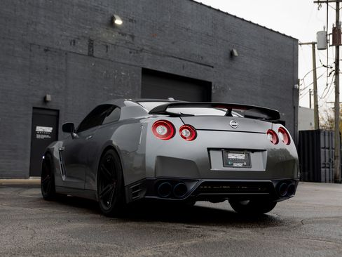 Used 2014 Nissan GT-R Black Edition image 14