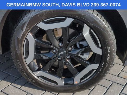 Used 2025 Kia Telluride EX w/ EX Captain's Chair Package AWD/4WD image 12