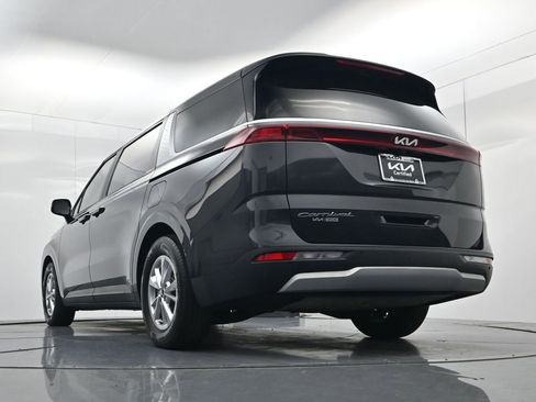 Used 2022 Kia Carnival LX FWD image 42