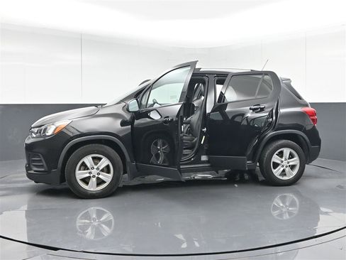 Used 2021 Chevrolet Trax LT w/ Driver Confidence Package FWD image 28