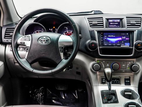 Used 2013 Toyota Highlander SE image 14