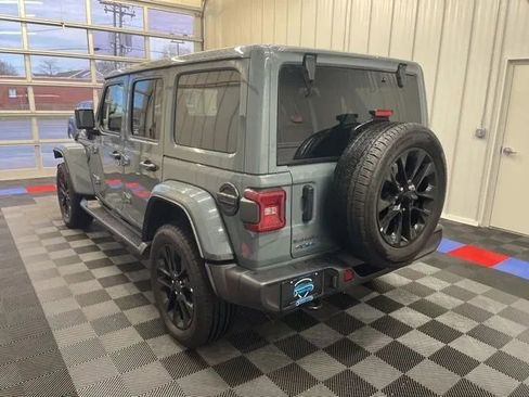 Used 2025 Jeep Wrangler Unlimited Sahara image 5