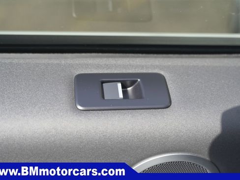 Used 2019 Land Rover Discovery HSE image 29