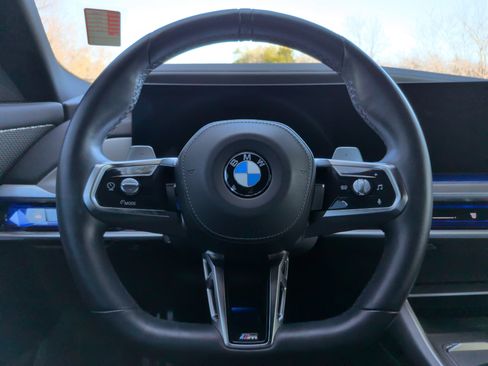 Certified 2023 BMW 740i 740i w/ Executive Package image 22