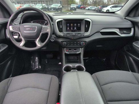 Used 2024 GMC Terrain SLE image 16