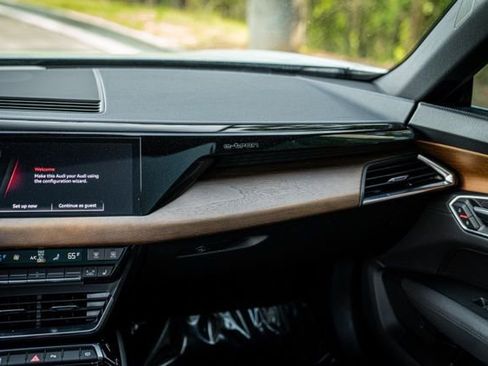 Used 2022 Audi e-tron GT Premium Plus image 29