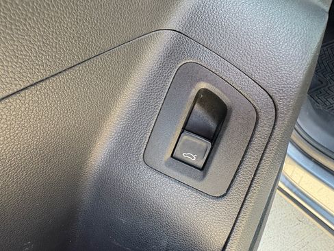 Used 2019 Volkswagen Atlas SE FWD image 12