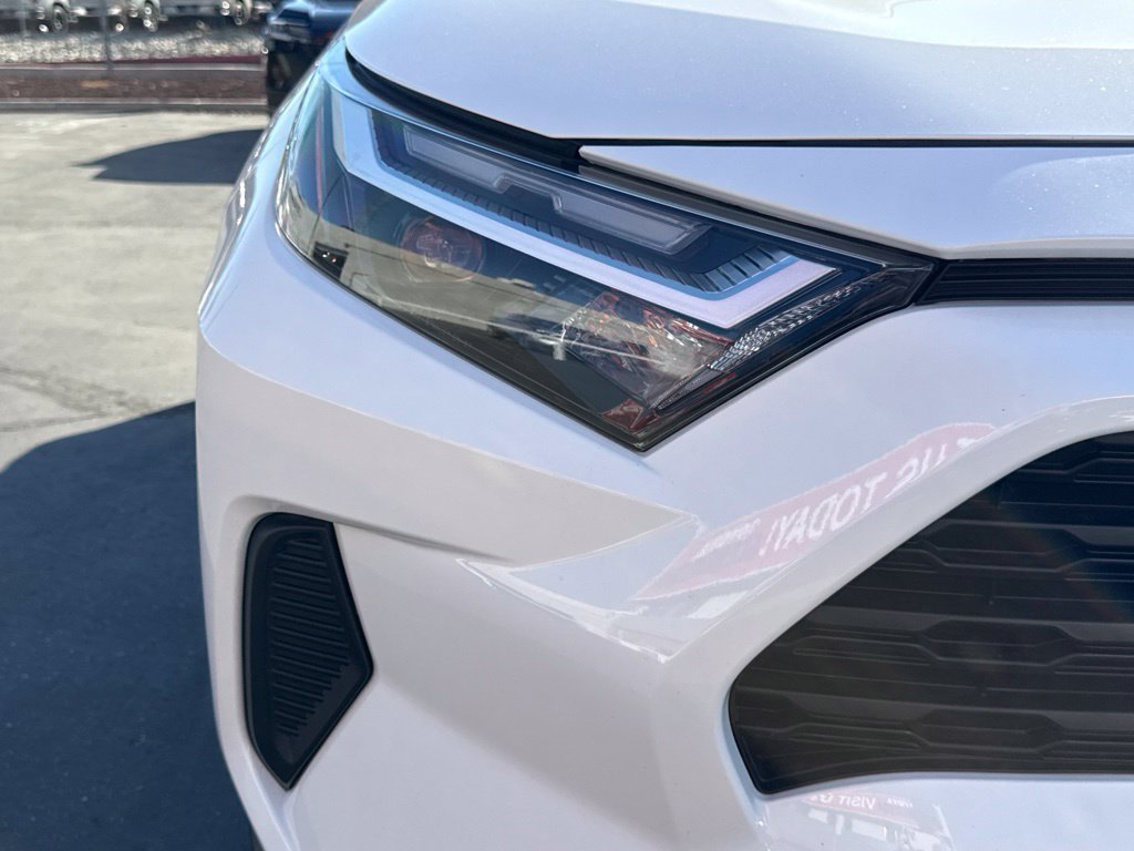 Used 2025 Toyota RAV4 LE AWD/4WD image 29