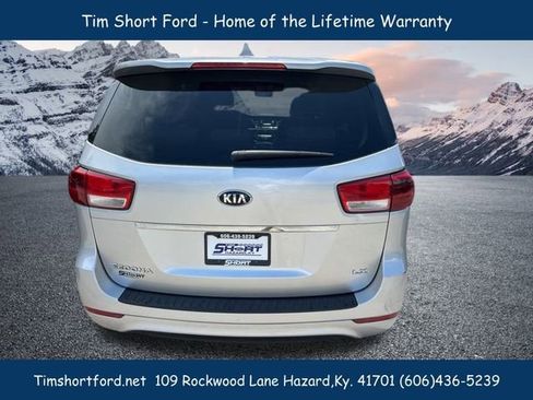 Used 2017 Kia Sedona LX image 5