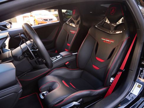 Used 2020 Lamborghini Huracan EVO image 6
