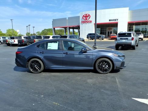 New 2026 Toyota Camry SE FWD image 2
