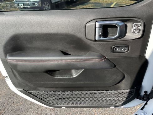 Certified 2022 Jeep Gladiator Rubicon w/ Cold Weather Group image 31