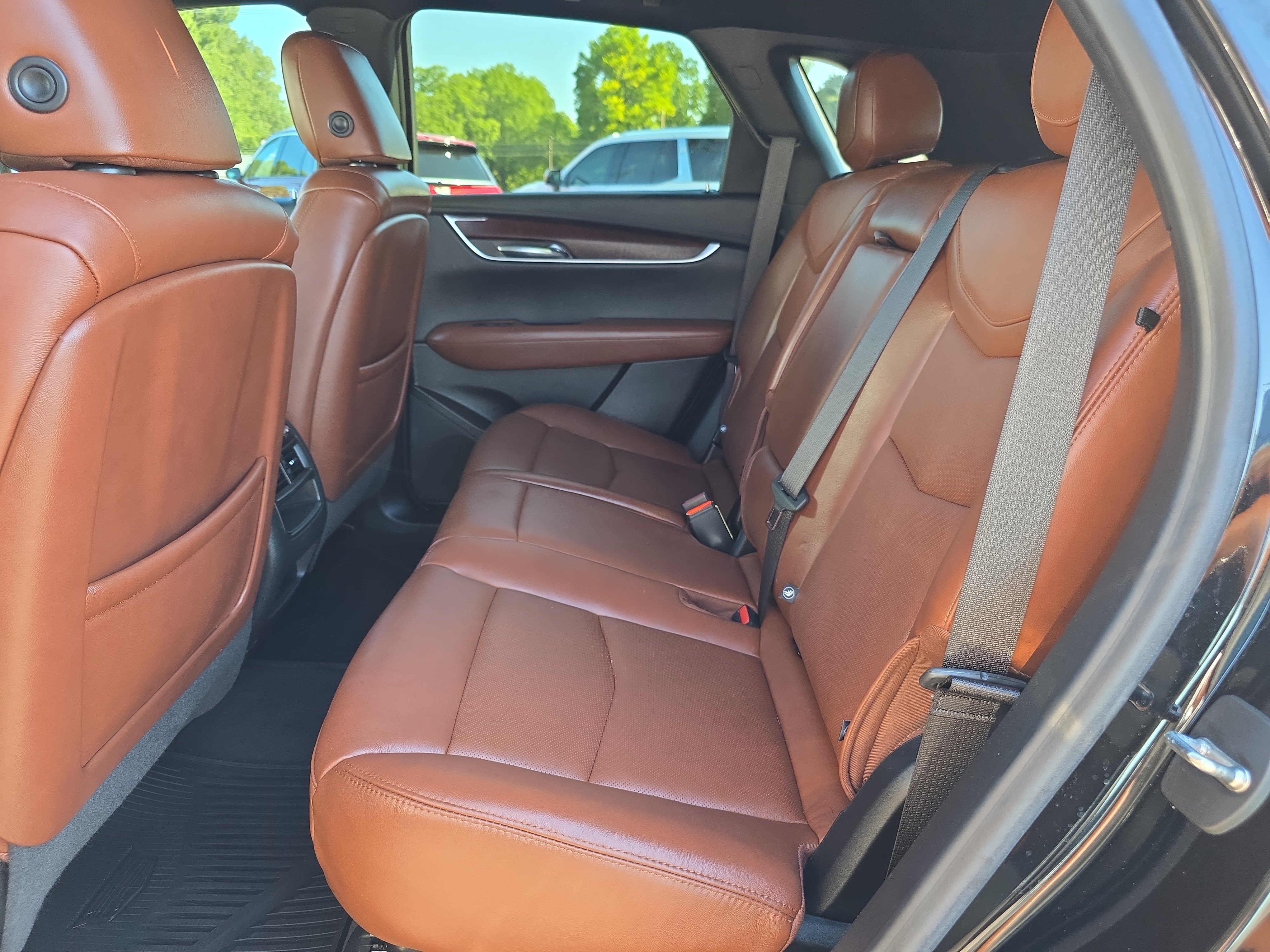 Used 2022 Cadillac XT5 Premium Luxury w/ Technology Package FWD image 11