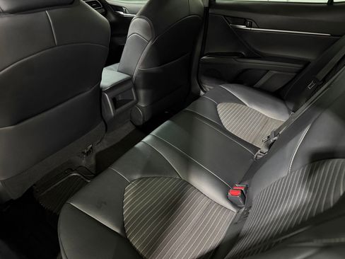 Used 2021 Toyota Camry SE image 29