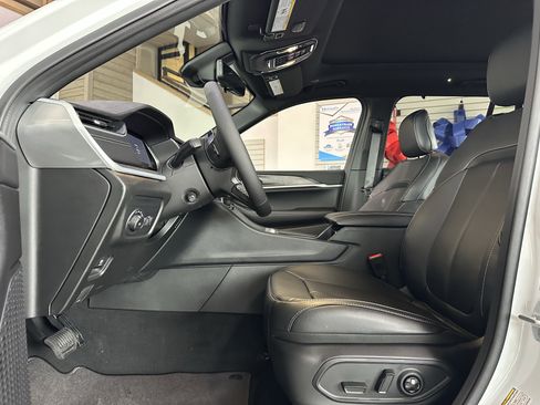 New 2025 Jeep Grand Cherokee Limited w/ Luxury Tech Group II AWD/4WD image 10