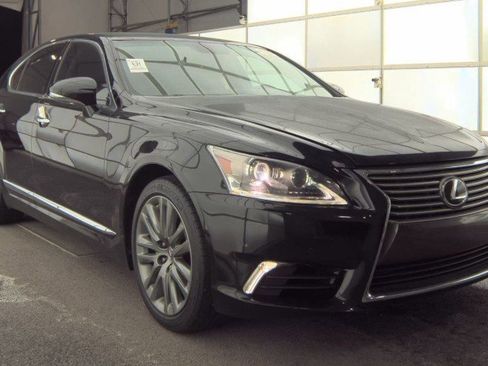 Used 2017 Lexus LS 460 w/ Comfort Package image 4