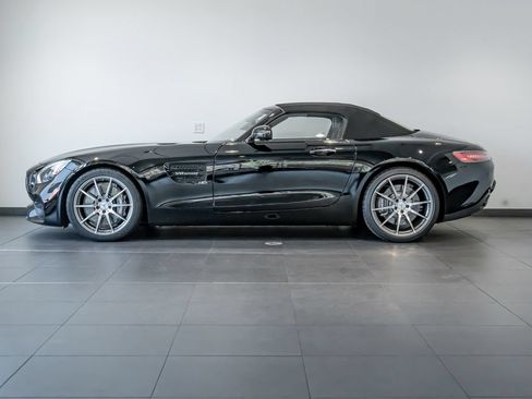 Used 2018 Mercedes-Benz AMG GT Roadster image 2