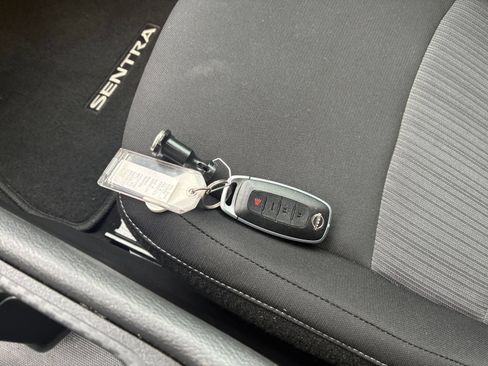 Used 2025 Nissan Sentra SV FWD image 18