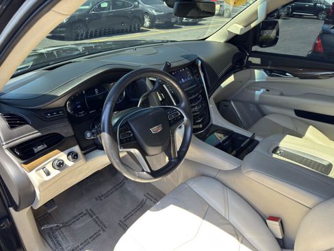 Used 2019 Cadillac Escalade ESV Luxury AWD/4WD image 20
