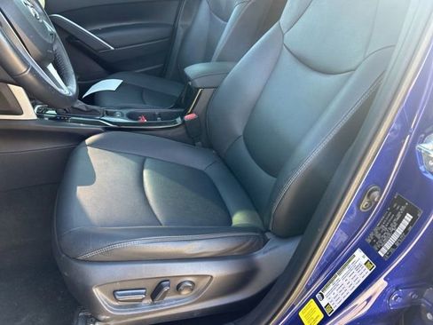 Used 2023 Toyota Corolla Cross XLE w/ Convenience Package FWD image 13