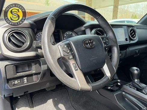 Used 2016 Toyota Tacoma TRD Sport w/ Towing Package image 21