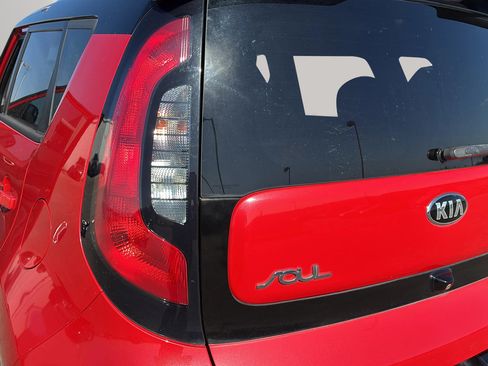 Used 2016 Kia Soul + w/ Designer's Package FWD image 29