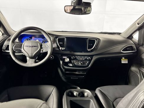 New 2026 Chrysler Pacifica Select image 12