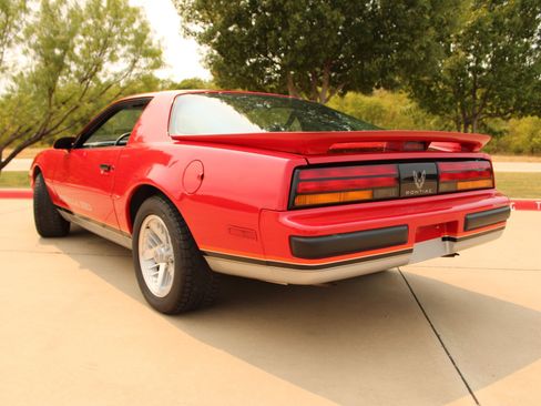 Used 1988 Pontiac Firebird Formula RWD image 14