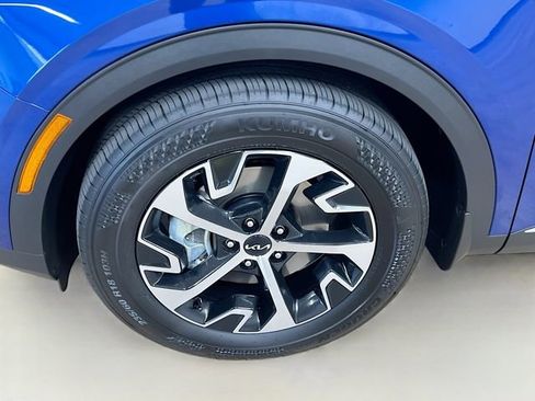 Certified 2025 Kia Sportage EX image 30