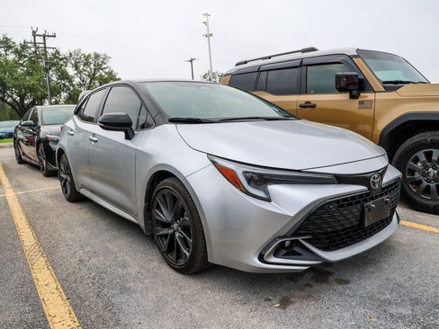 Used 2025 Toyota Corolla XSE FWD image 6