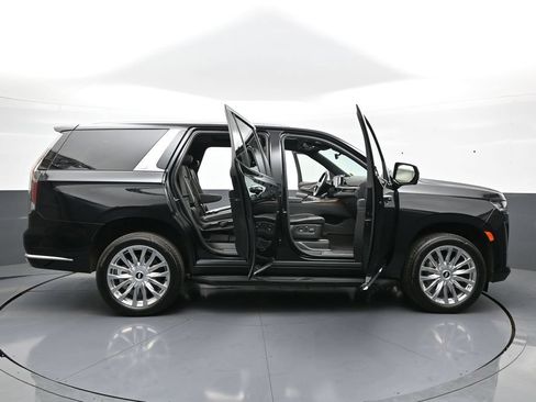 Used 2024 Cadillac Escalade Premium Luxury AWD/4WD image 48