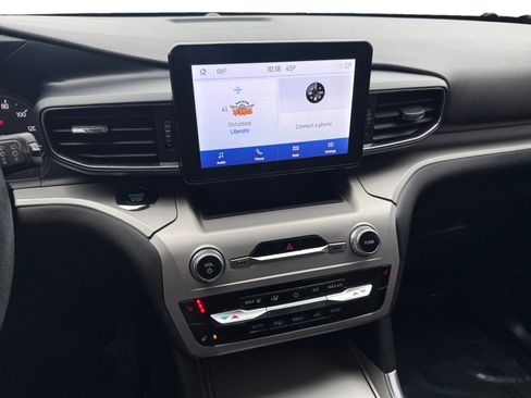 Certified 2022 Ford Explorer XLT w/ Equipment Group 202A image 12