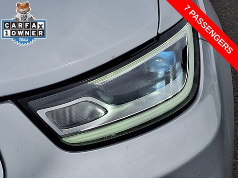 Used 2024 Chrysler Pacifica Touring-L FWD image 9