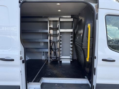Used 2023 Ford E-Transit Medium Roof image 23