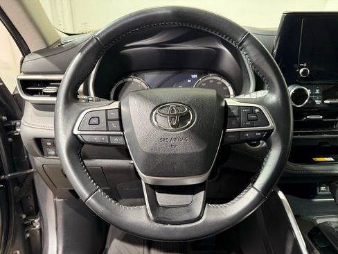 Certified 2024 Toyota Highlander XLE image 23