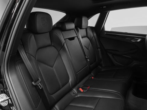 Certified 2026 Porsche Macan AWD/4WD image 29