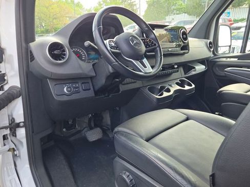 Used 2022 Mercedes-Benz Sprinter 2500 image 23