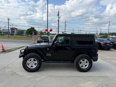 Used 2018 Jeep Wrangler Sport AWD/4WD image 7