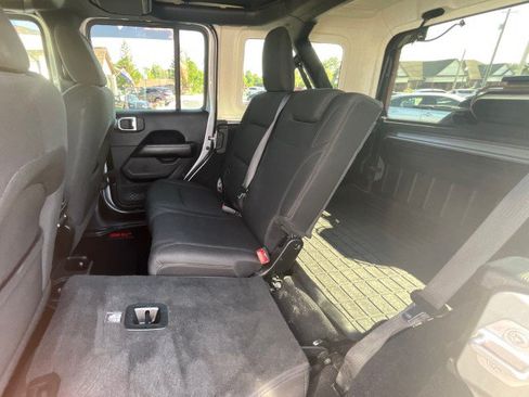 Used 2019 Jeep Wrangler Unlimited Sahara w/ Safety Group AWD/4WD image 29