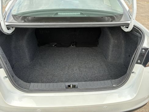 Used 2025 Nissan Versa SV FWD image 24