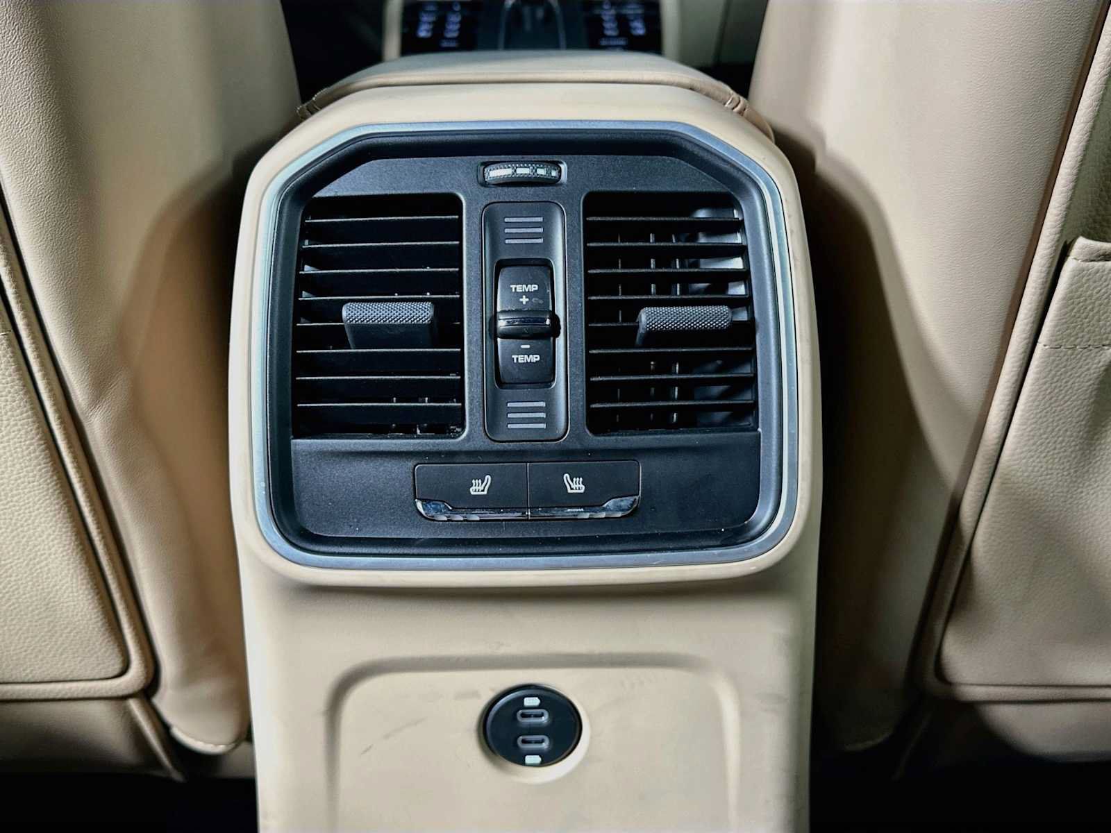 Certified 2026 Porsche Macan AWD/4WD image 26